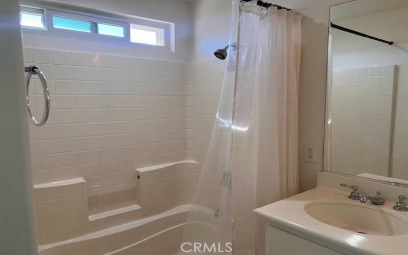 Shower/tub in upstairs Primary bathroom en suite