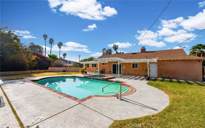 Patio & Pool Oasis