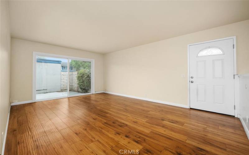 Bright and cheery living room with laminate flooring.