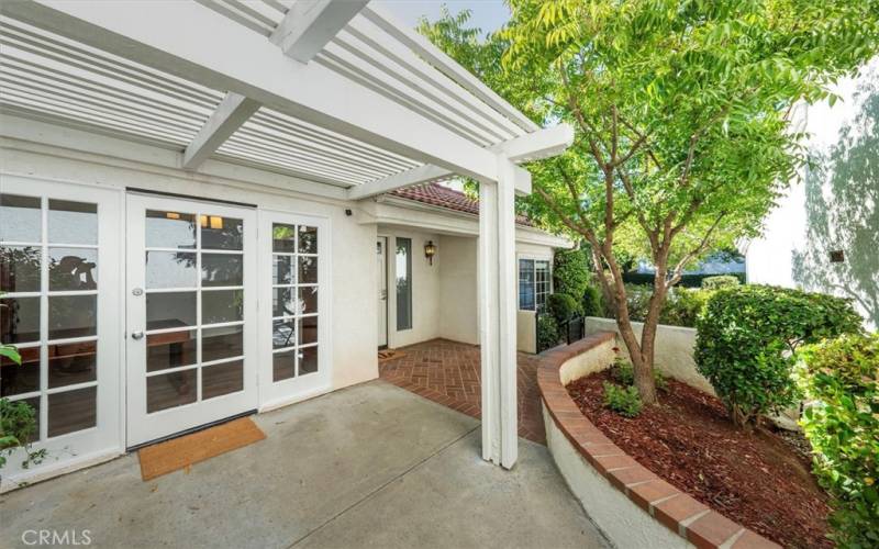 Side and Family room entry