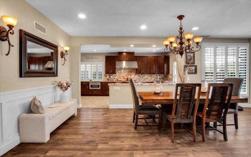 GREAT ROOM DINING AREA