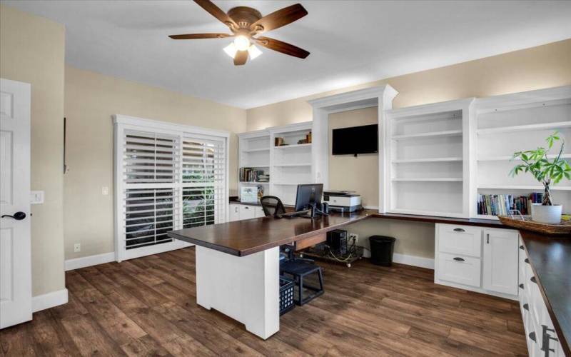 OFFICE WITH BEAUTIFUL BUILT-INS