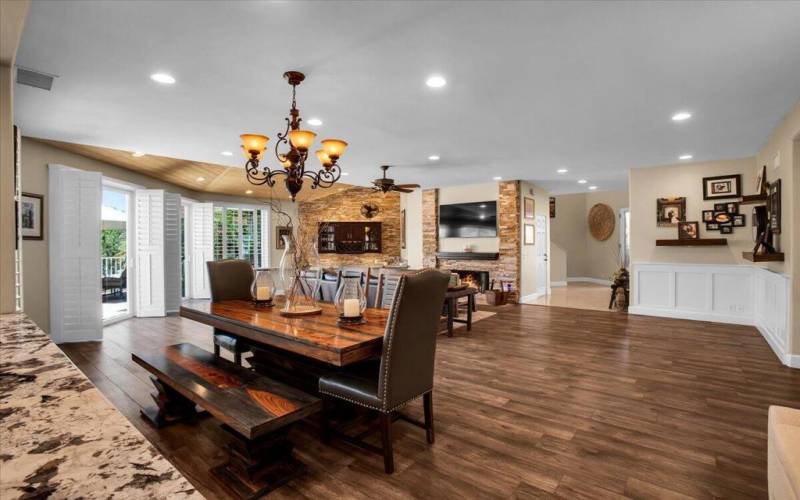 GREAT ROOM DINING AREA