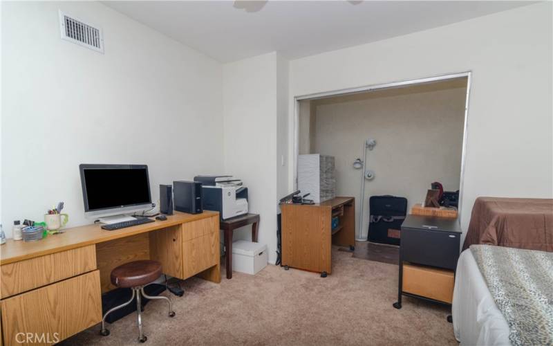 Bedroom 2 / office nook with sunlight