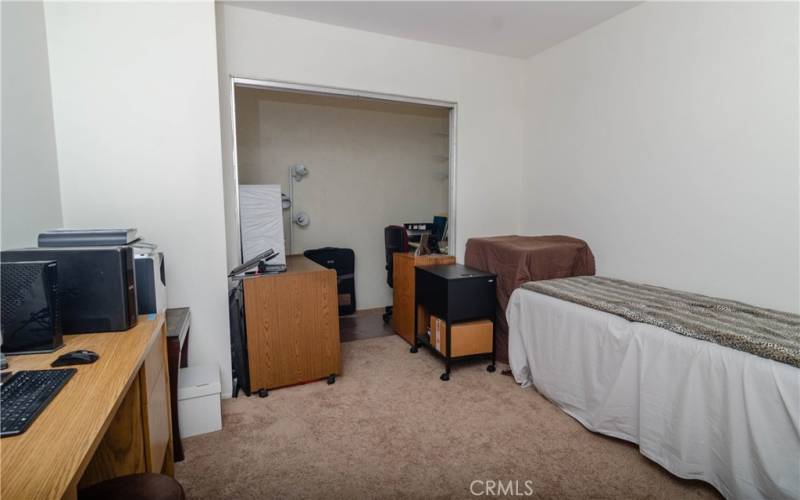 Bedroom 2 / office nook with sunlight