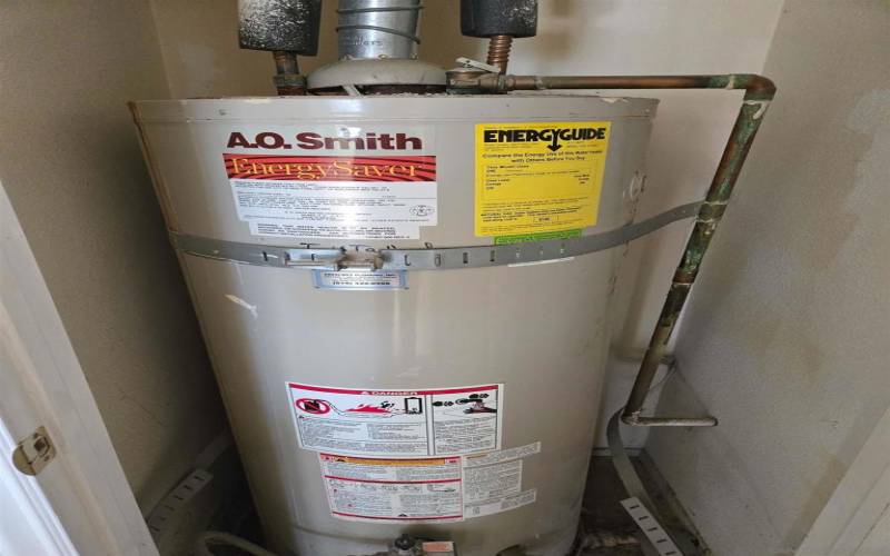 Hot water heater