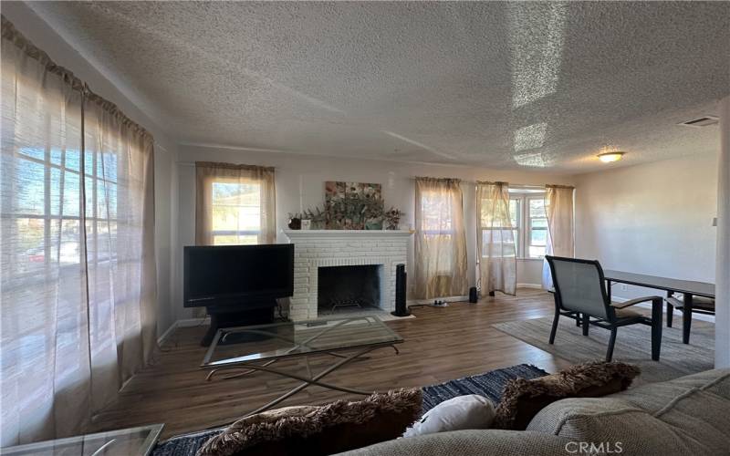 Livingroom with fireplace