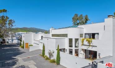 29221 Heathercliff Road 2, Malibu, California 90265, 2 Bedrooms Bedrooms, ,2 BathroomsBathrooms,Residential Lease,Rent,29221 Heathercliff Road 2,24473589