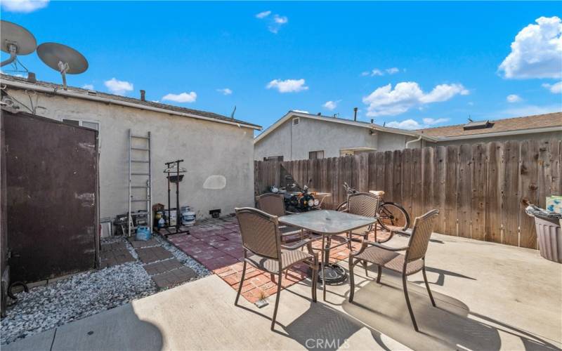 Patio area between the 2 units