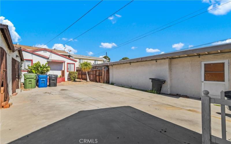 Long driveway between the units