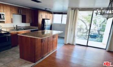 11854 DARLINGTON Avenue 304, Los Angeles, California 90049, 3 Bedrooms Bedrooms, ,1 BathroomBathrooms,Residential Lease,Rent,11854 DARLINGTON Avenue 304,24472913