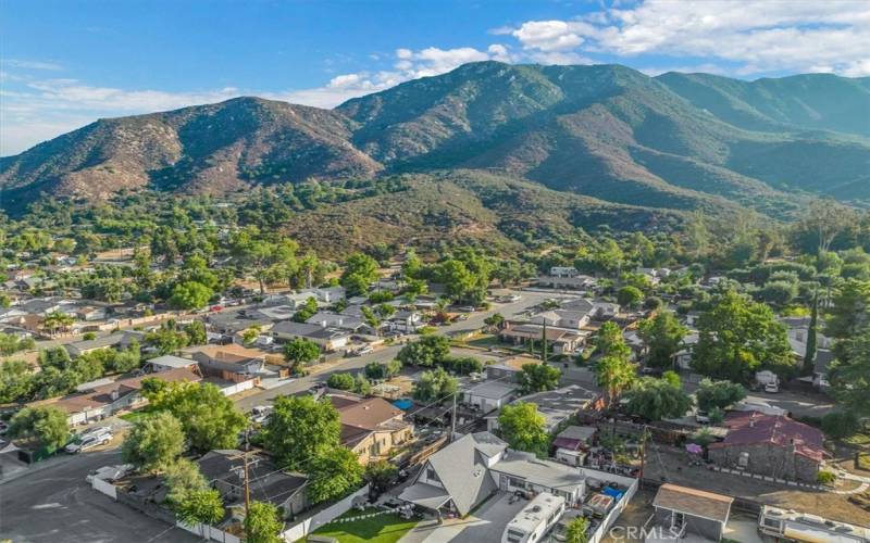 you have a beautiful view of these mtns from front yard