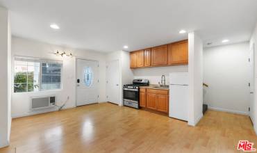 1139 N Genesee Avenue B, West Hollywood, California 90046, 1 Bedroom Bedrooms, ,1 BathroomBathrooms,Residential Lease,Rent,1139 N Genesee Avenue B,24473081