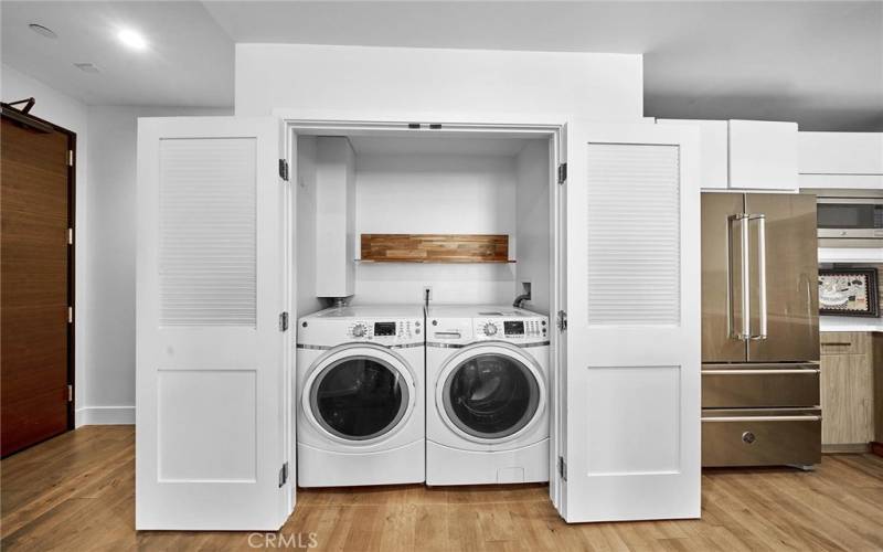 Washer/Dryer included