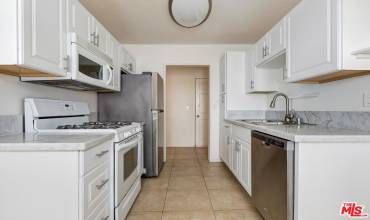 943 9Th Street 5, Santa Monica, California 90403, 2 Bedrooms Bedrooms, ,1 BathroomBathrooms,Residential Lease,Rent,943 9Th Street 5,24472443