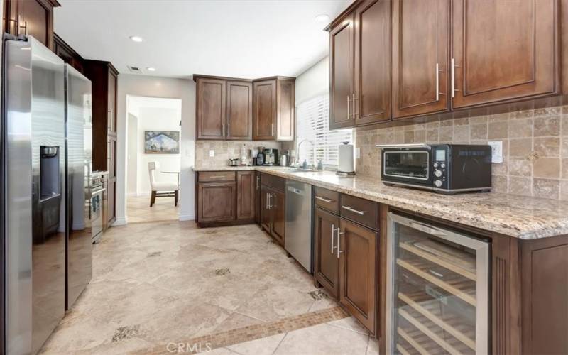 KITCHEN W/GRANTIE COUNTER TOPS AND BUILT INS/ STAINLESS STEEL APPLIANCES.