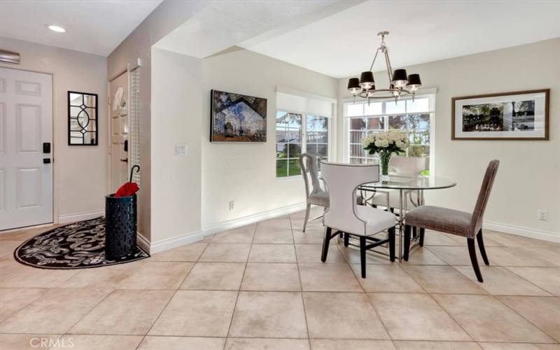 BEAUTIFUL VIEW OF THE DINNING ROOM AND ENTRANCE