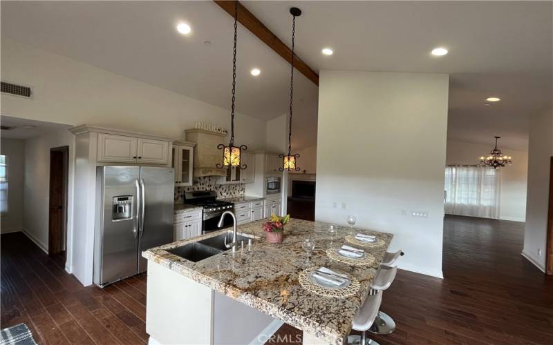 Large Island with Granite countertop