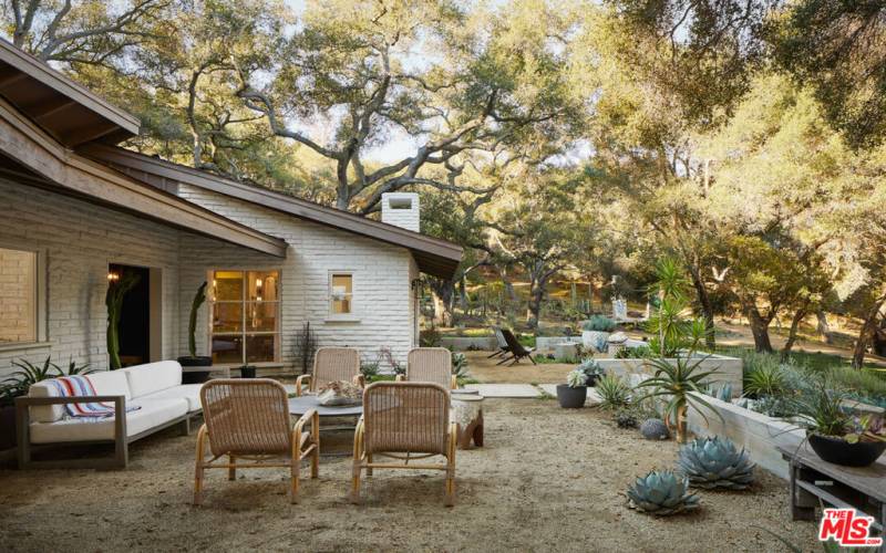 Front viewing patio