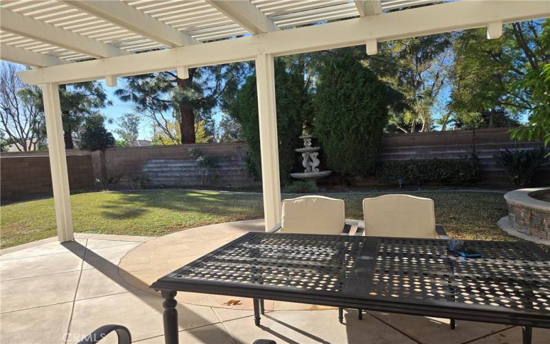 Backyard patio with patio cover and paito table and chairs
