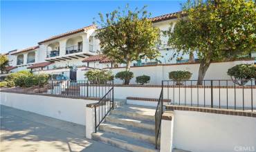 10030 Owensmouth Avenue 8, Chatsworth, California 91311, 2 Bedrooms Bedrooms, ,2 BathroomsBathrooms,Residential,Buy,10030 Owensmouth Avenue 8,SR24252352