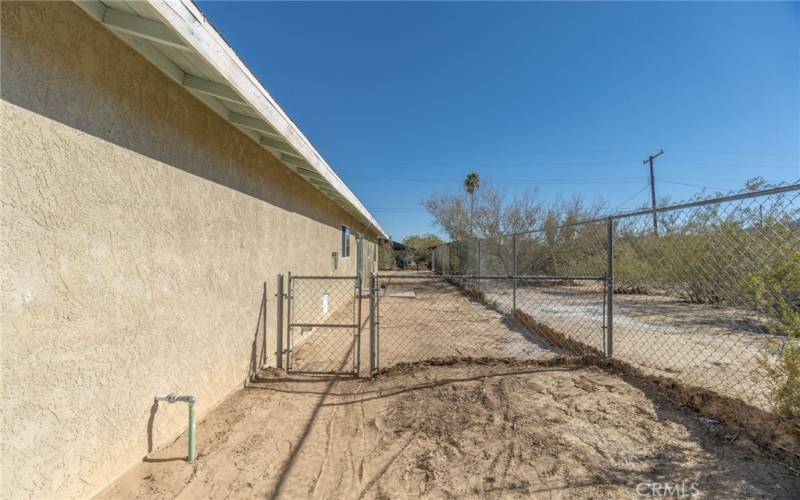 Fence and gate