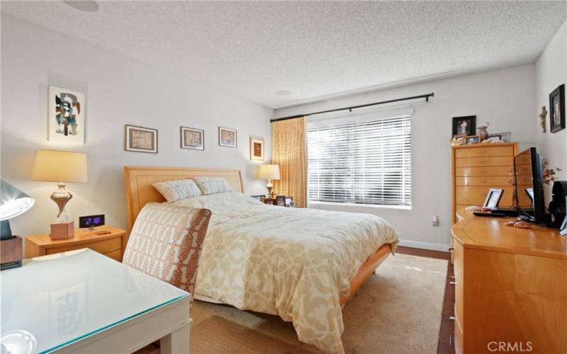 Laminate flooring and walk in closet