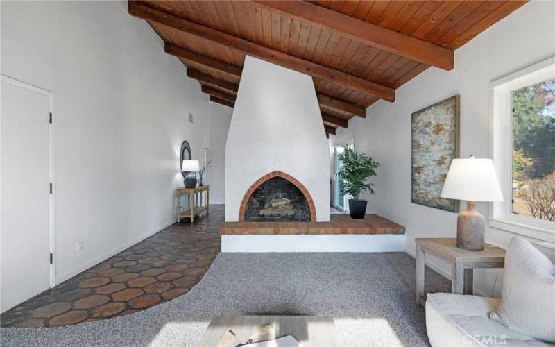 Family room with cozy fireplace - 5926 Avenue Juan Bautista, Jurupa