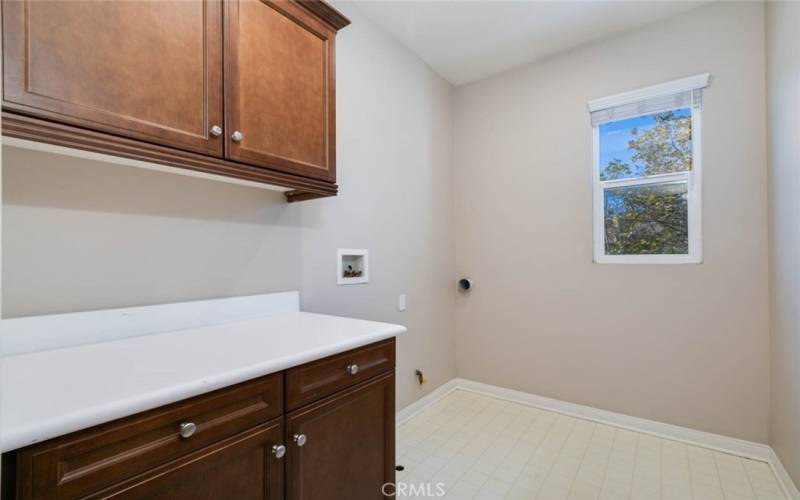 Spacious laundry room w/ custom cabinets