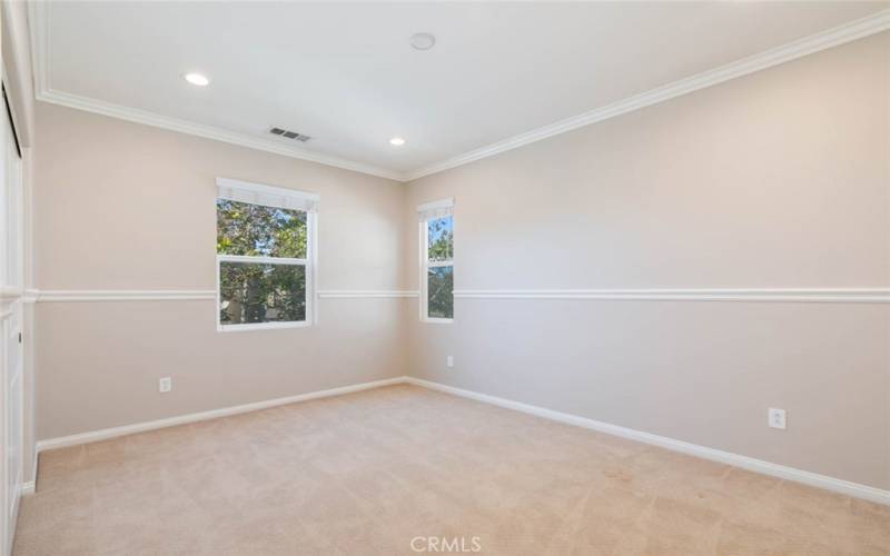 Bedroom w/ carpet flooring