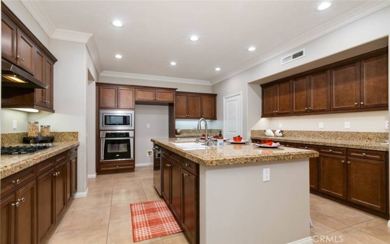 Granite kitchen countertops & Island