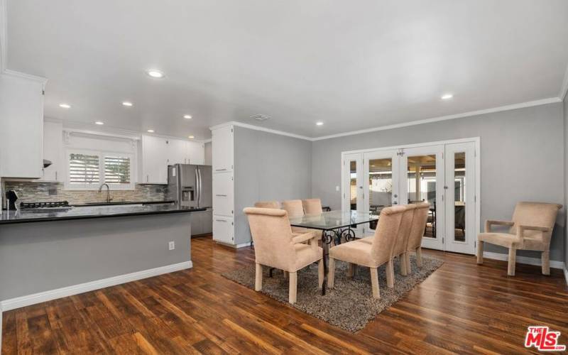 Open floorplan Dining area and kitchen combination