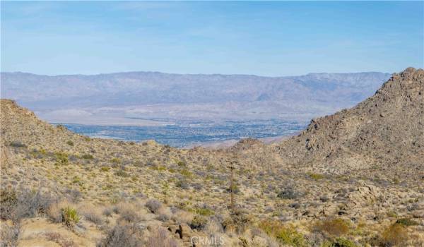 Views to the Desert Floor!