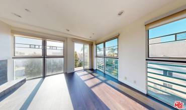 1932 Selby Avenue 401, Los Angeles, California 90025, 2 Bedrooms Bedrooms, ,2 BathroomsBathrooms,Residential Lease,Rent,1932 Selby Avenue 401,24473639