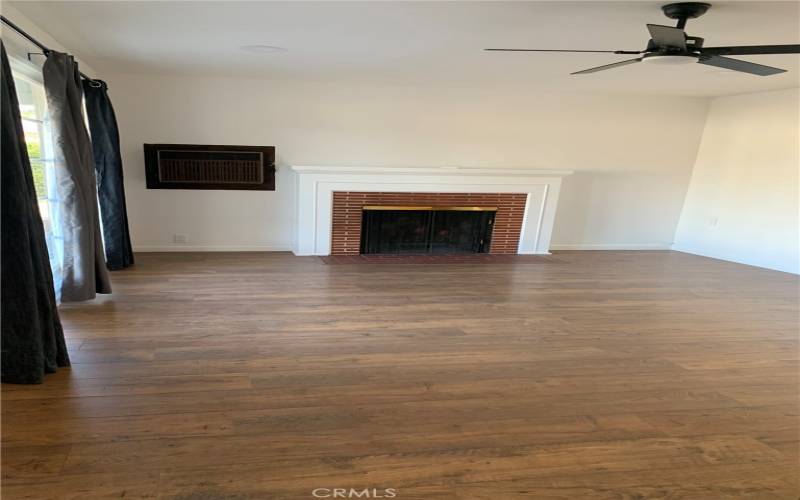 Living Room with fireplace