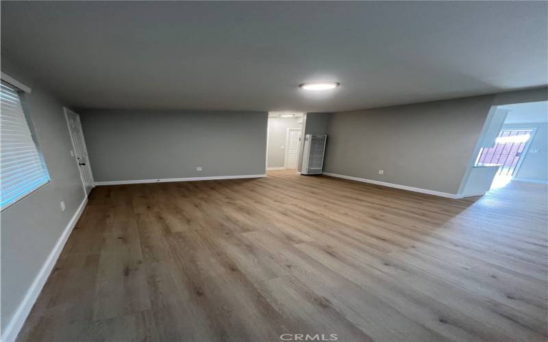 Livingroom view to hallway