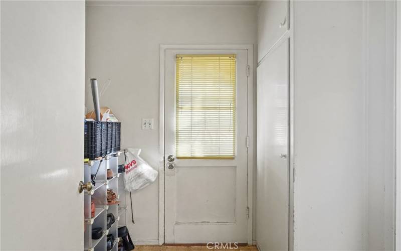 Door to give access to back yard through the laundry room