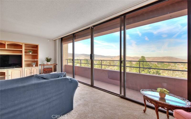 Livingroom view towards the west