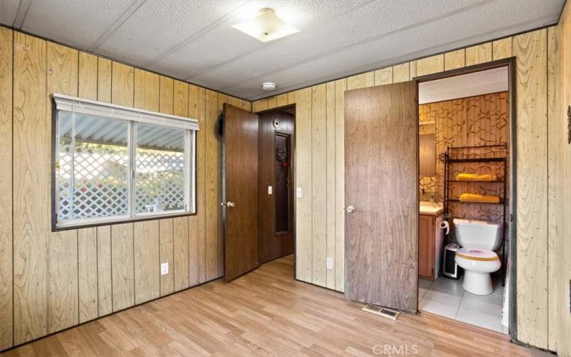 Guest bedroom has bath access, Jack and Jill