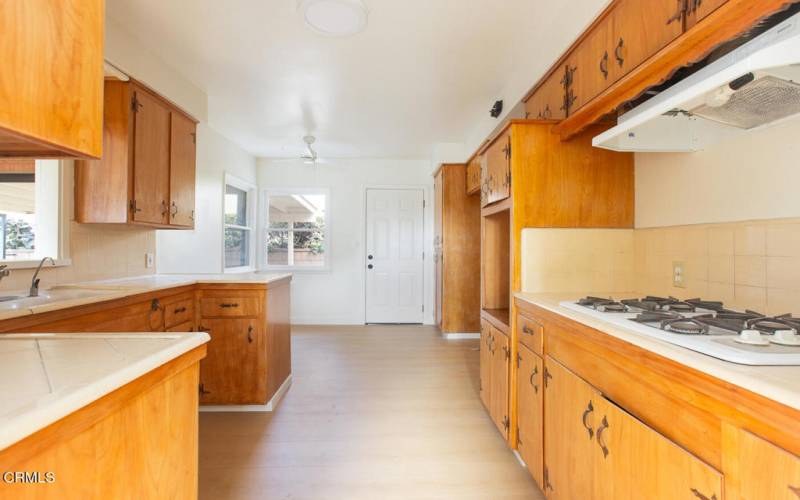 9735 Broadway - Kitchen