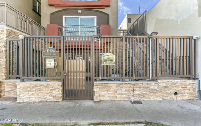 11124 Burbank Blvd #208, North Hollywood