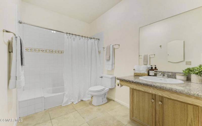 11124 Burbank Blvd #208, North Hollywood