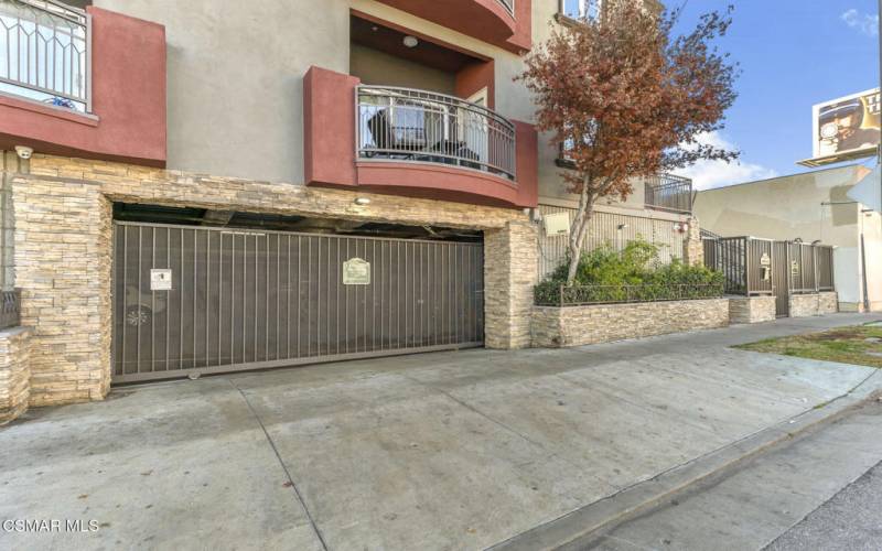 11124 Burbank Blvd #208, North Hollywood