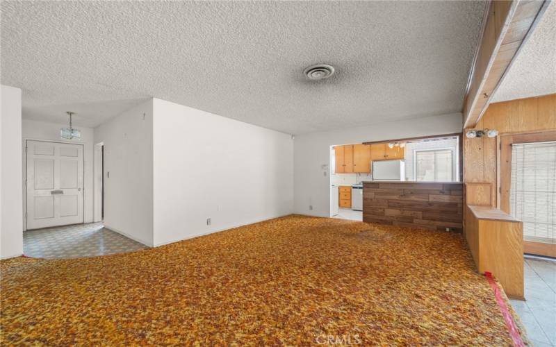 Living room with breakfast bar to the kitchen