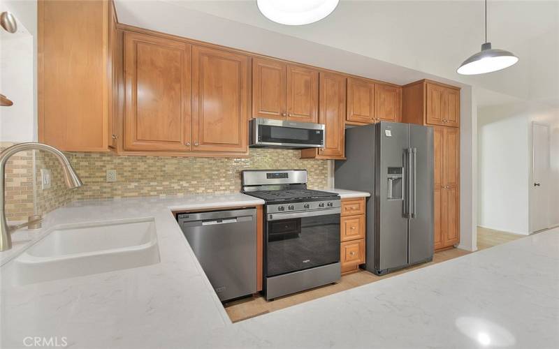 New appliances, refrigerator is included!