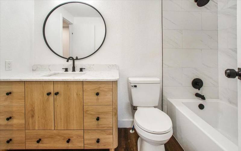 Hall bathroom with tub