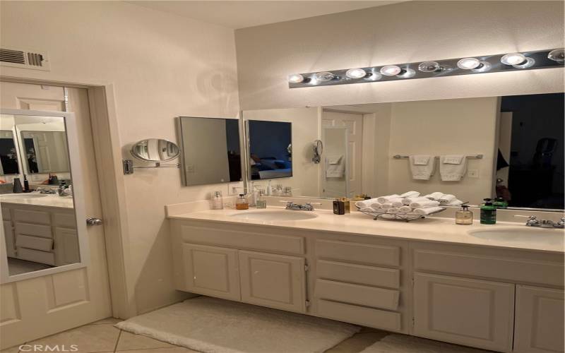 Dual sink vanity