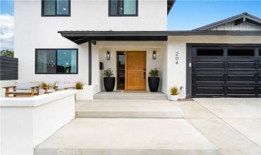 204 E 211th Street, Carson, California 90745, 4 Bedrooms Bedrooms, ,2 BathroomsBathrooms,Residential,Buy,204 E 211th Street,OC24250521