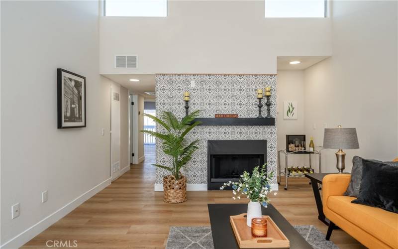 High ceilings, accent fireplace, and home-office/bar nook