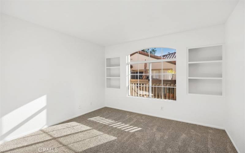 2nd Bedroom w/ Walk-in Closet